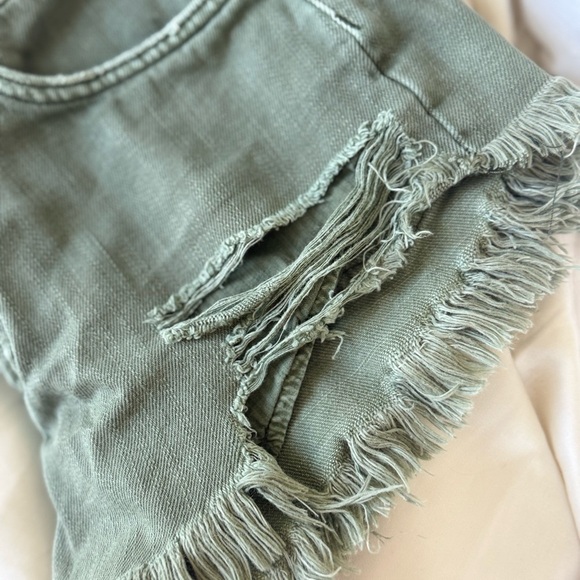 Free People Loving Good Vibrations Cut Off Shorts - Size 26 Sage Green Denim - Picture 5 of 6